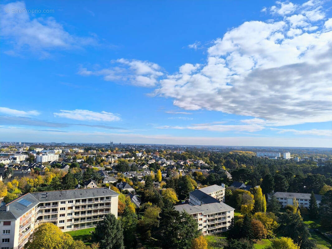 Appartement à AVRILLE