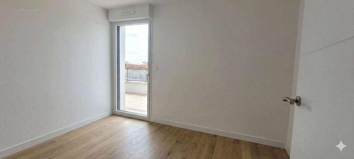 APPARTEMENT T4 +  Grande Terrasse quartier Barrière de Paris - photo 3