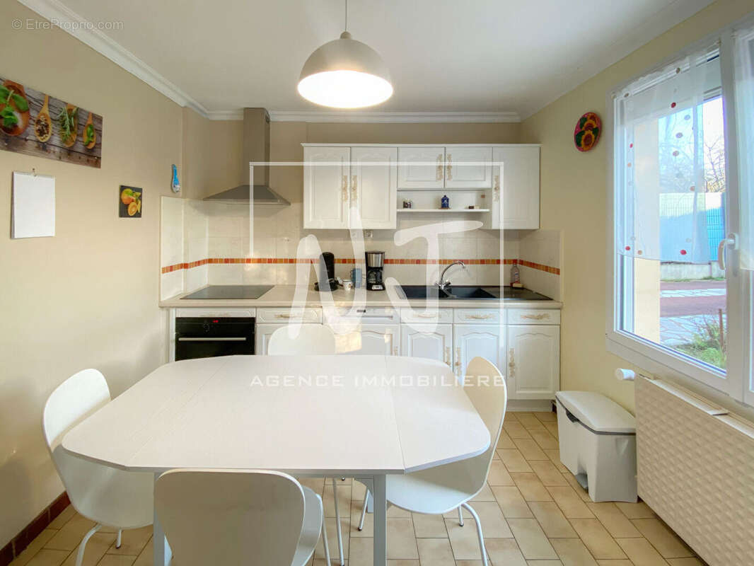 Maison à SAINT-BARTHELEMY-D'ANJOU