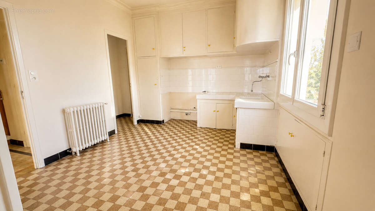 Appartement 5 pièces avec terrasse, parking privatif et cellier extérieur - photo 2