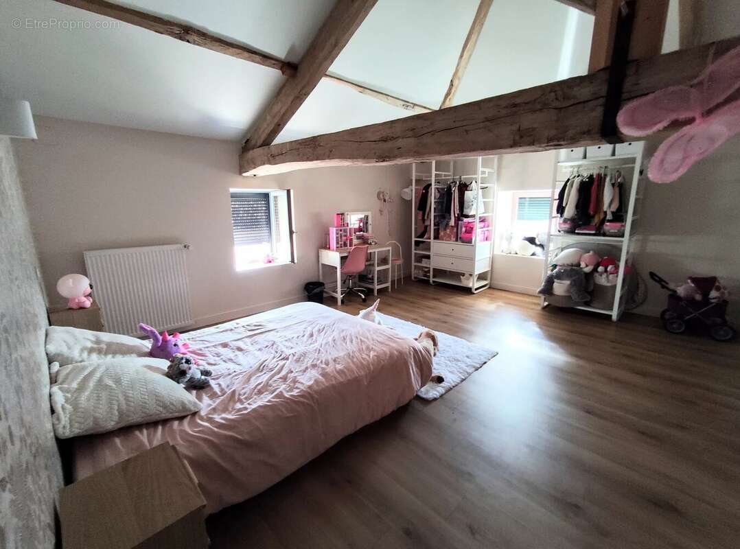 Maison de village offrant 5 chambres avec cour - photo 13