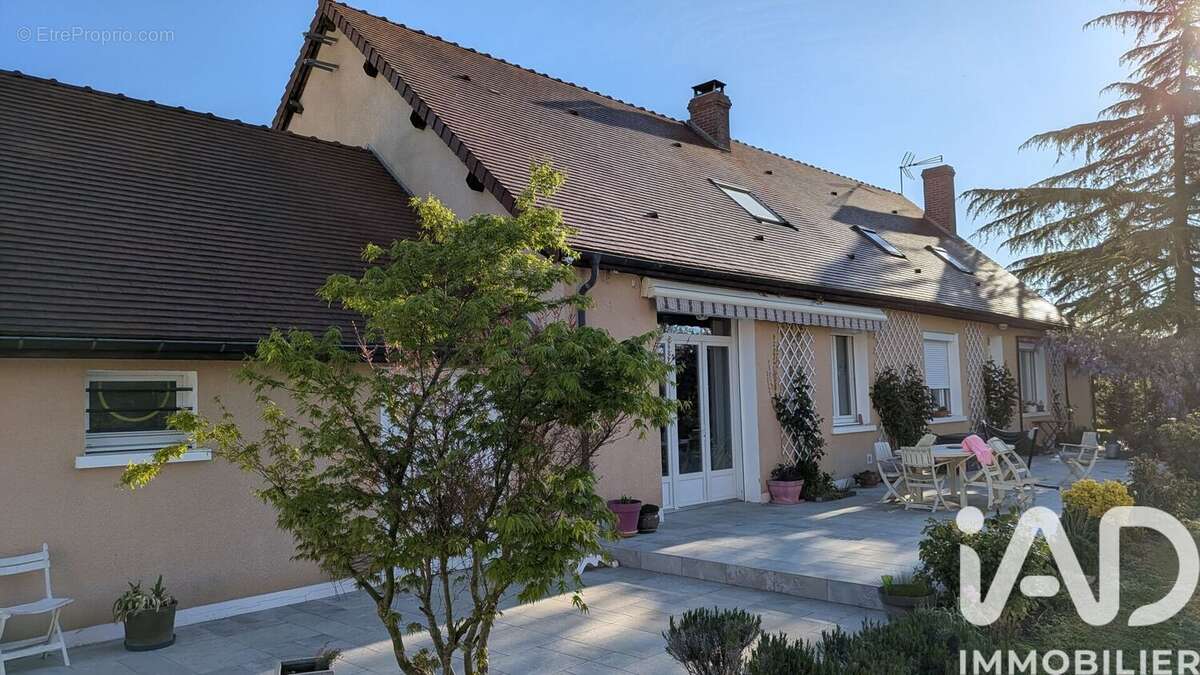 Maison 180 m² à Hauterive  - photo 2