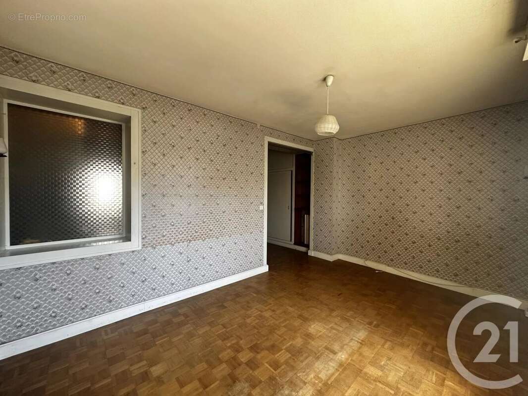 Maison à CHEF-BOUTONNE