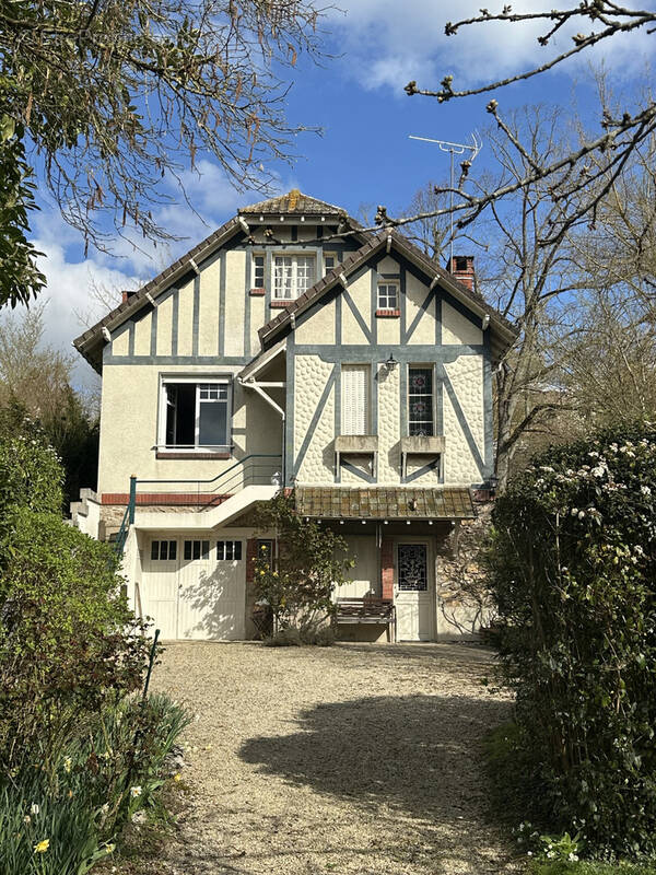 Maison à VAUX-LE-PENIL