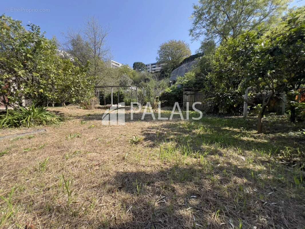 Terrain à NICE