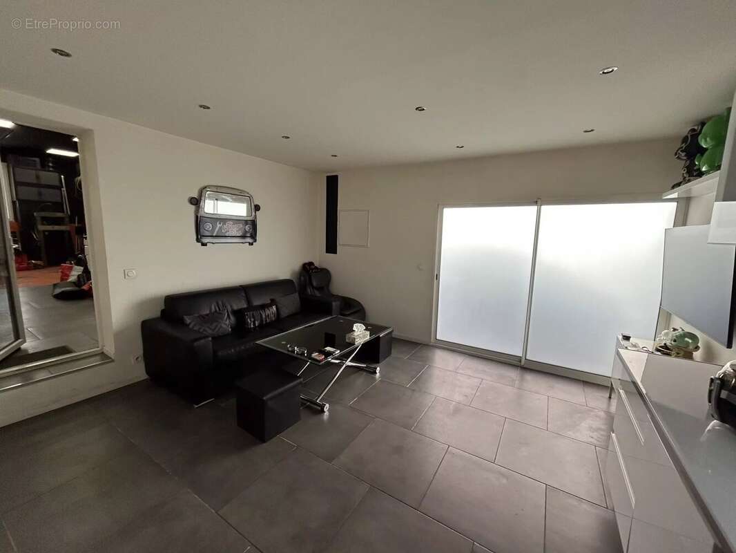 Commerce à VALLAURIS