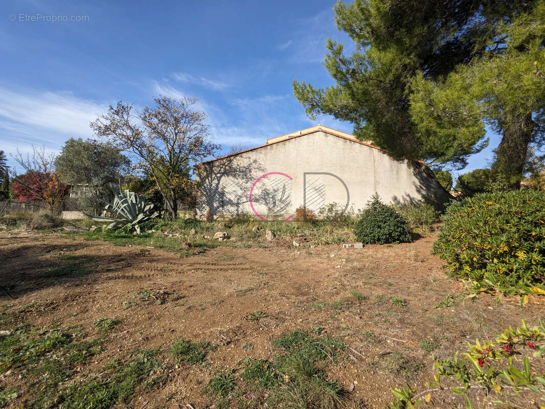 Terrain à VELAUX