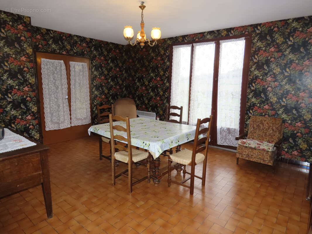 Maison à BELLENAVES