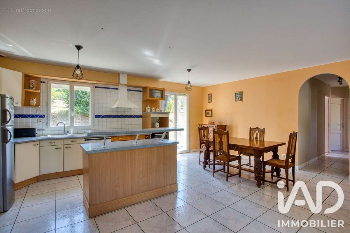 Maison 95 m² à Vitrac  - photo 9
