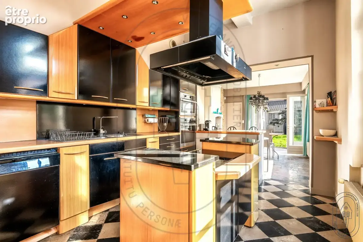Maison 10 pièces 365 m² à vendre à Saint-Omer (62500) - photo 2