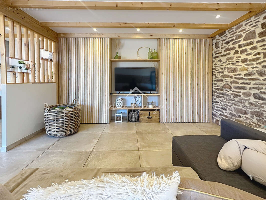 COUP DE COEUR Magnifique grange en pierres rénovée ! - photo 9