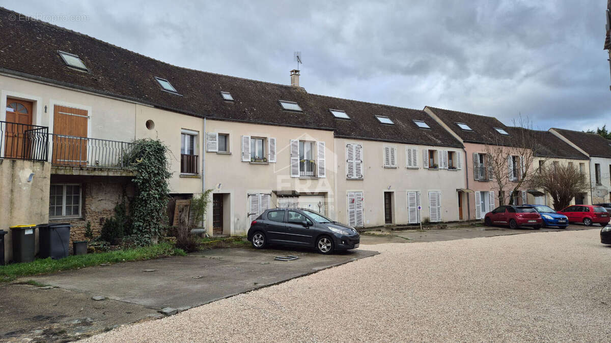 Appartement à COUBERT