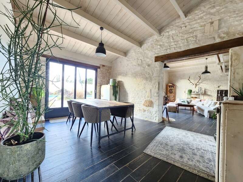 Maison à CROIX-CHAPEAU