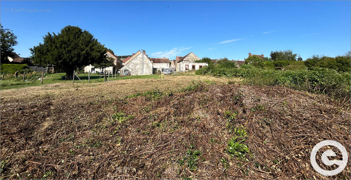 Terrain à MALAY-LE-PETIT