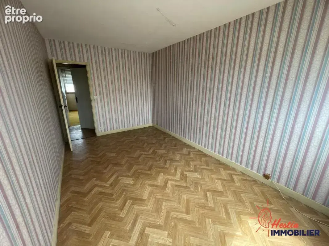 T3/4 de 66 m² avec garage box -- 4ème étage, vue dégagée - photo 10