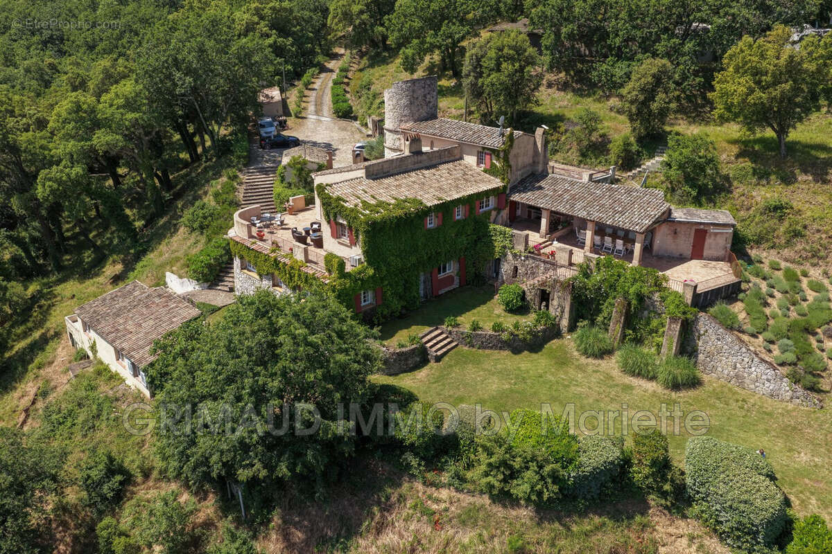 Maison à LA GARDE-FREINET