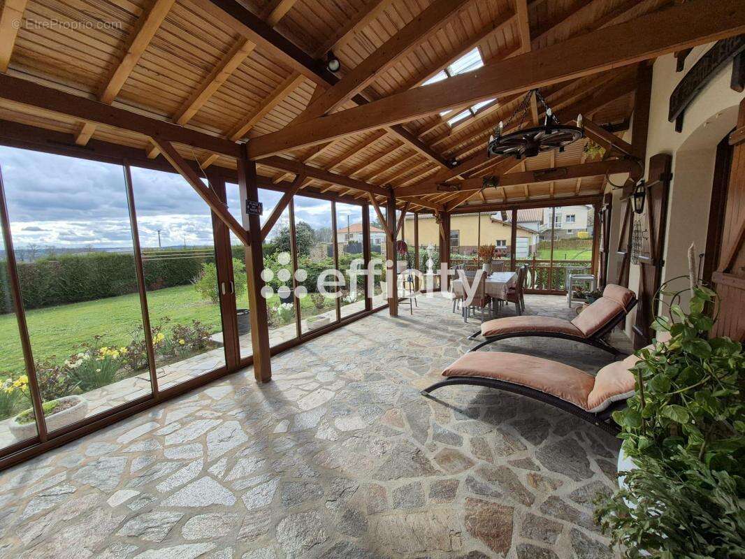 Maison 207 m² à Etagnac  - photo 3