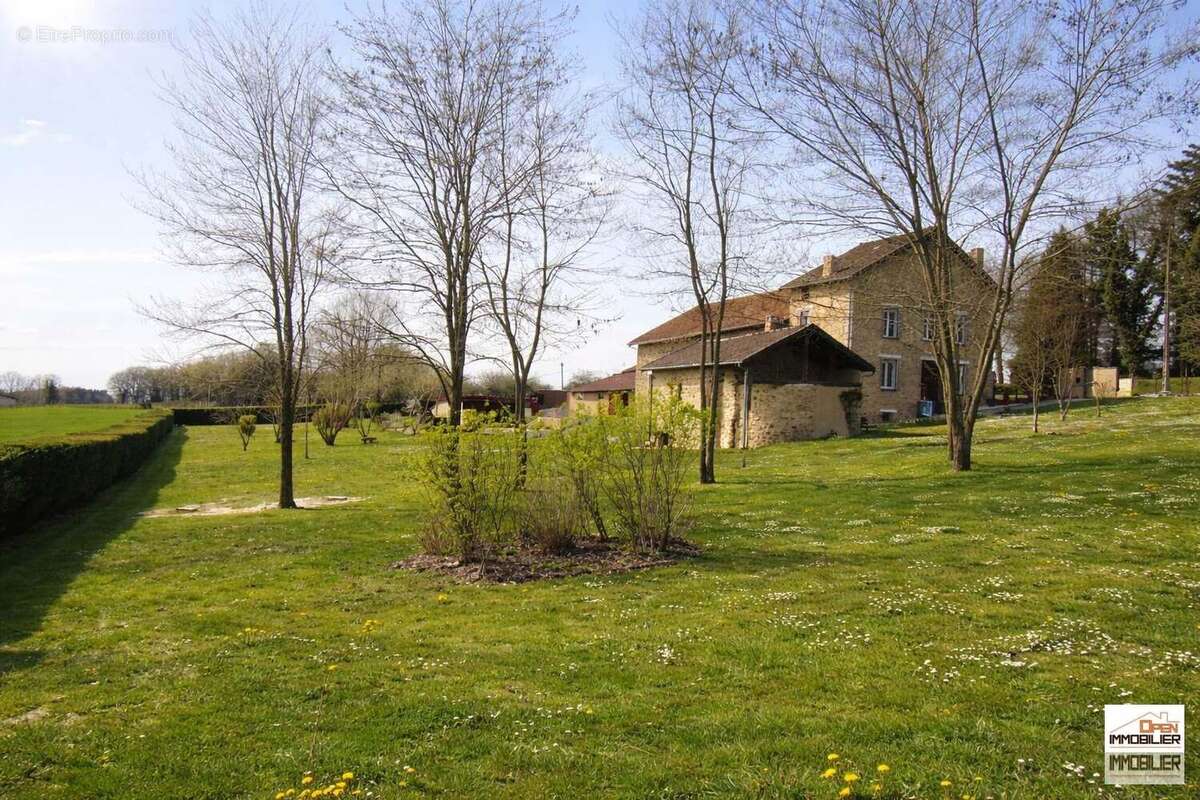 Maison à SAINT-LEONARD-DE-NOBLAT