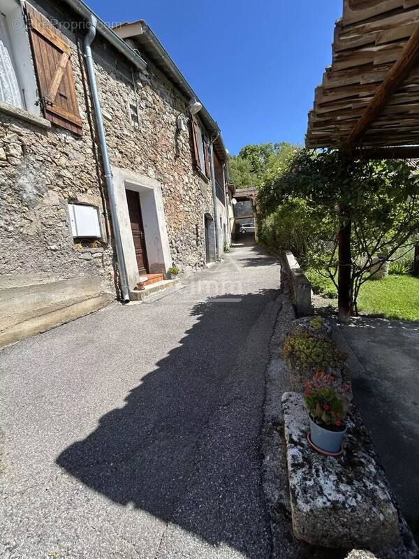 Maison à BAYONS