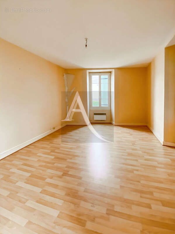 Maison à MONTAIGU-DE-QUERCY