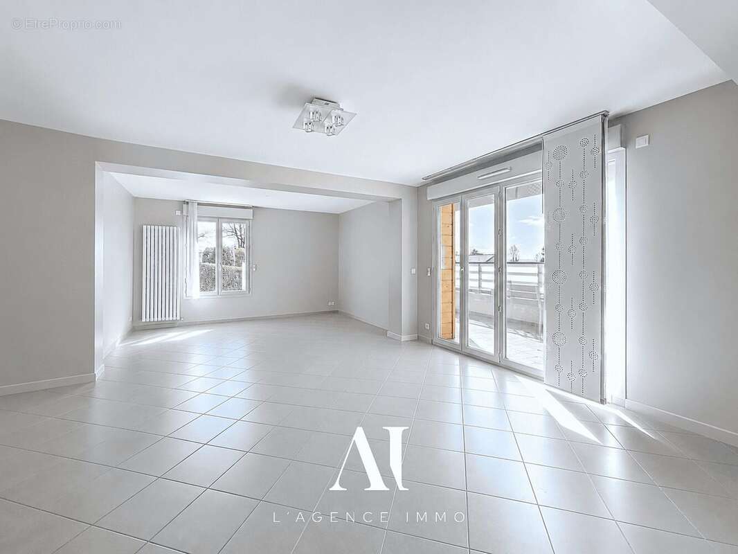 Maison 188 m² à Cessy  - photo 4