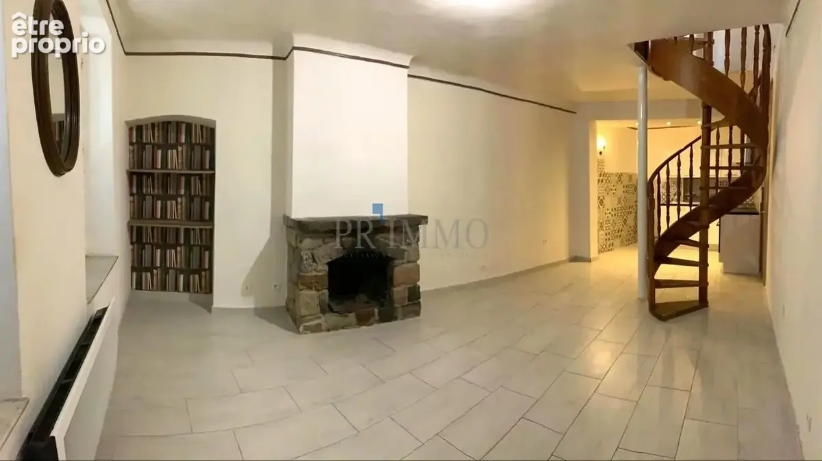 Fréjus Centre appartement T4 en duplex de 63 m2, à rénover, - photo 2