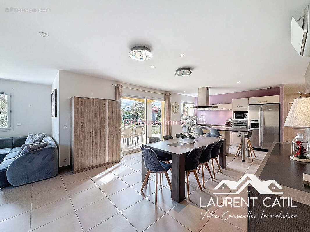 Maison 94 m² à Mours-Saint-Eusebe  - photo 8