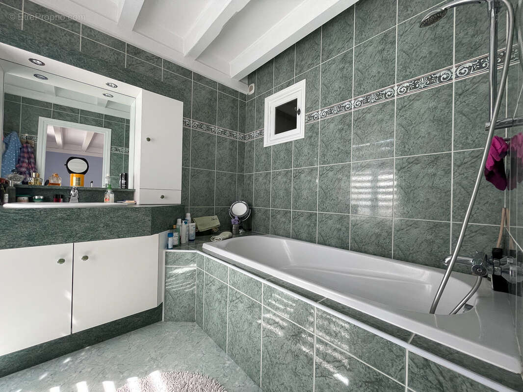 Maison à MONTMELAS-SAINT-SORLIN