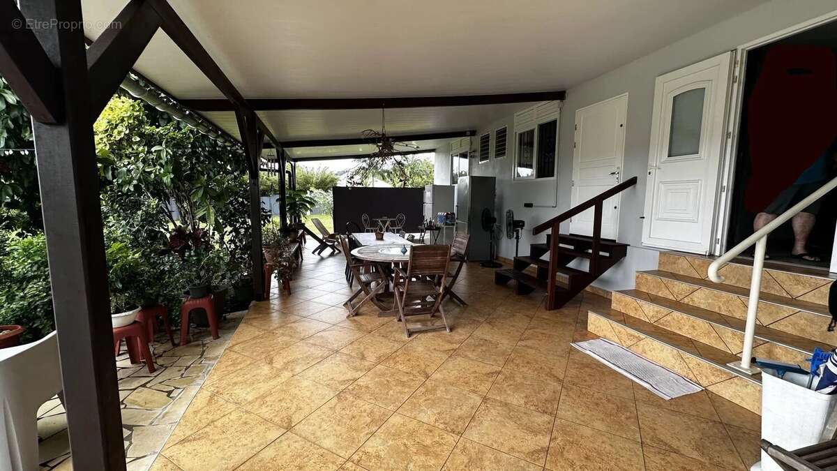 Maison à REMIRE-MONTJOLY