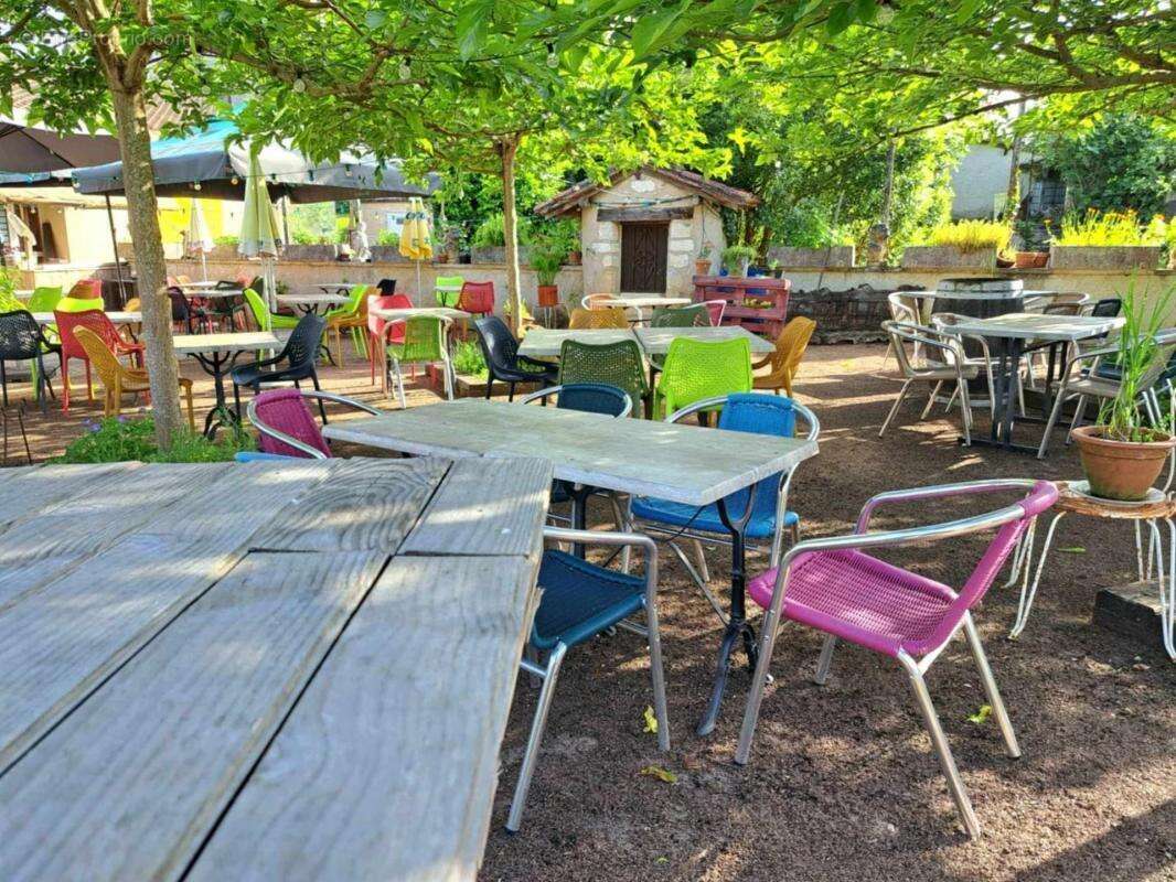 Commerce à VILLETOUREIX