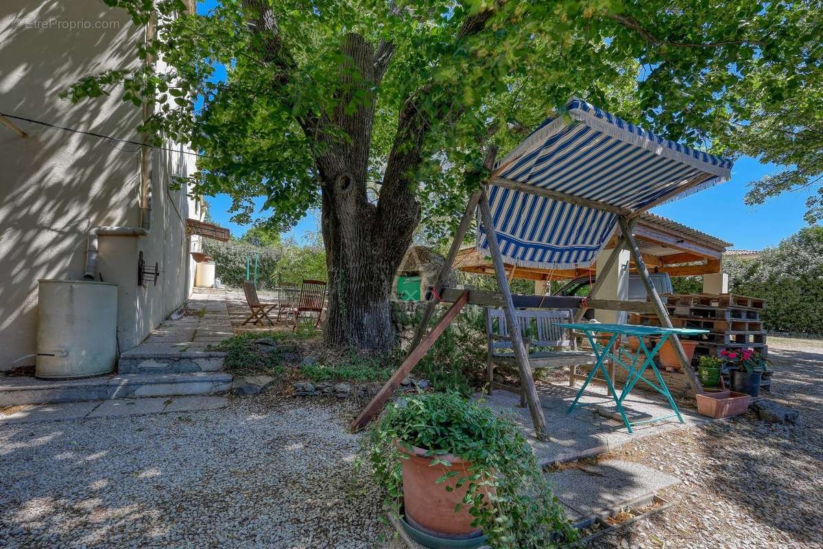 Maison à SAINT-ZACHARIE