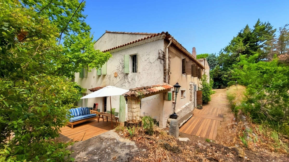 Maison à LE CASTELLET