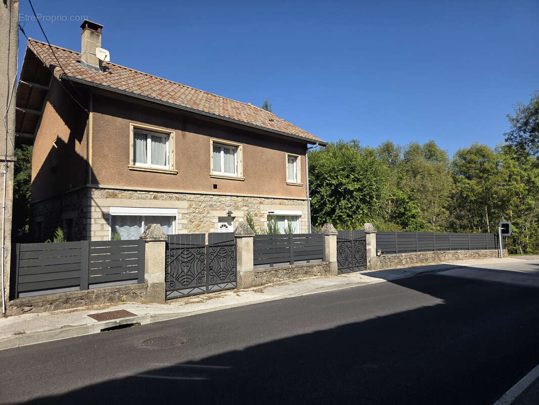 Maison à SAINT-BASILE