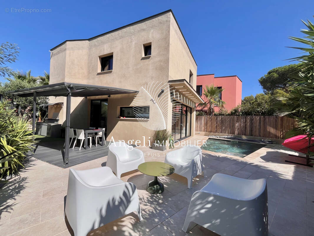 Maison à FREJUS