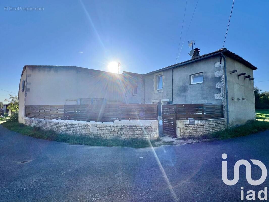 Photo 1 - Maison à GENOUILLE