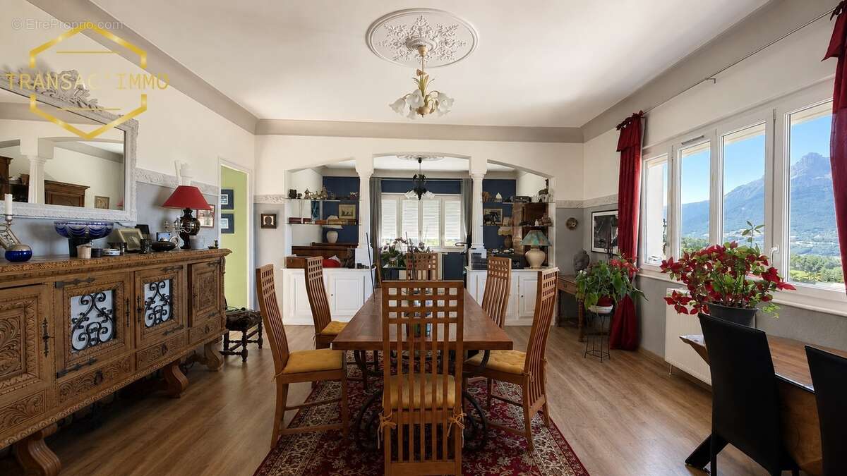 Maison 337 m² à Saint-Laurent-En-Beaumont  - photo 4