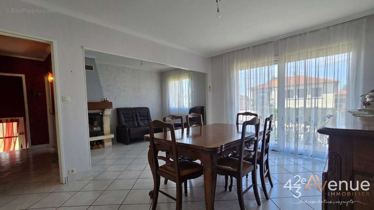 Maison à SAINT-GENEST-LERPT