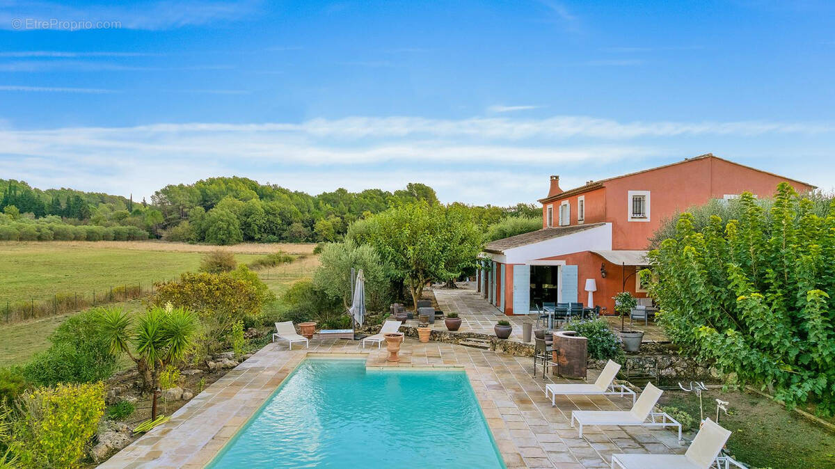 Maison à BAGNOLS-EN-FORET