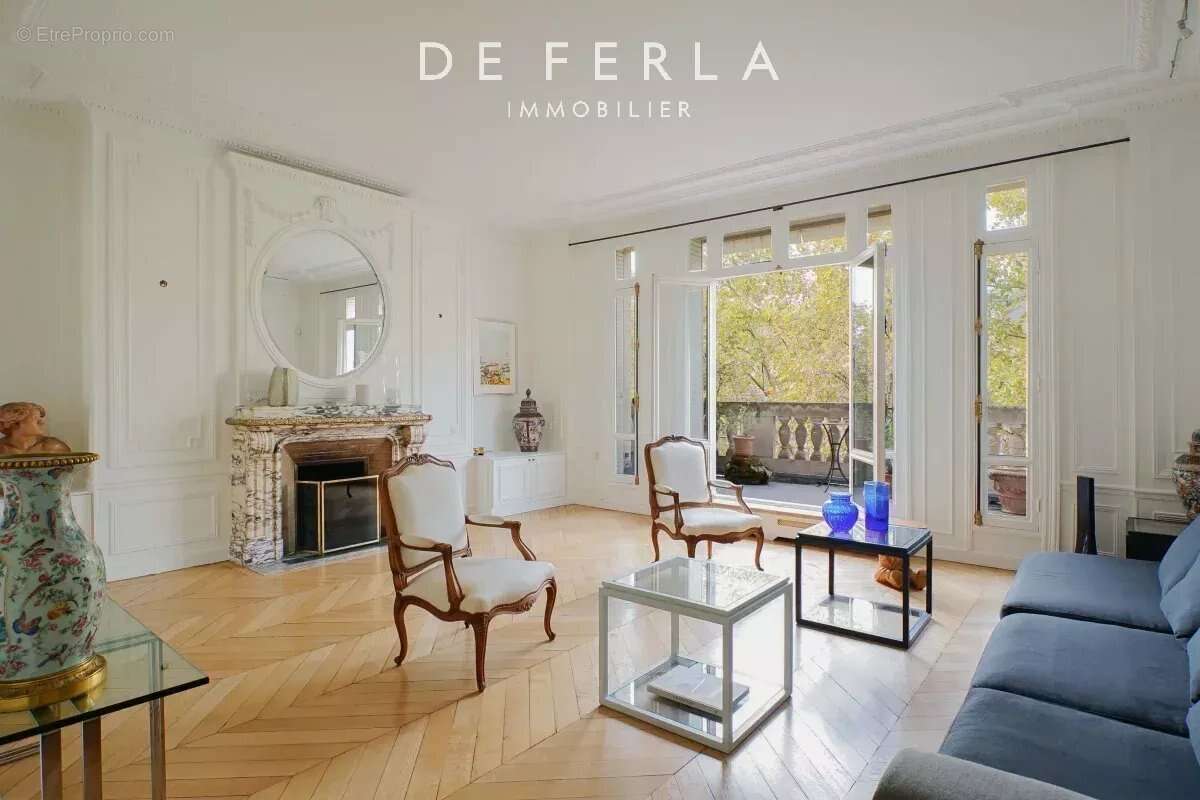 Appartement à PARIS-7E