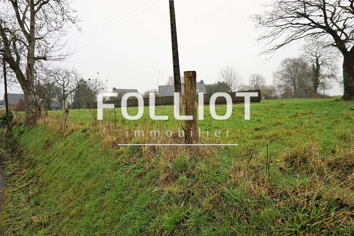 Terrain à SAINT-ETIENNE-EN-COGLES