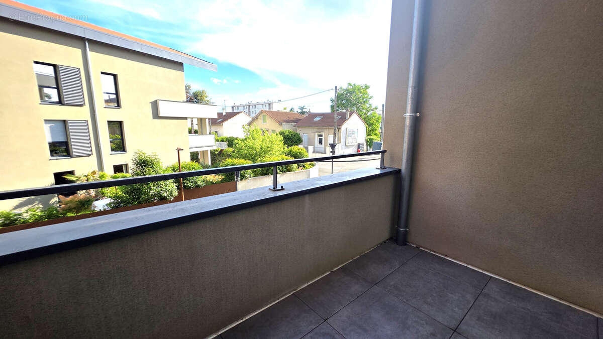 Quartier la Palla Appartement de type 3 avec 2 balcons et garage - photo 4