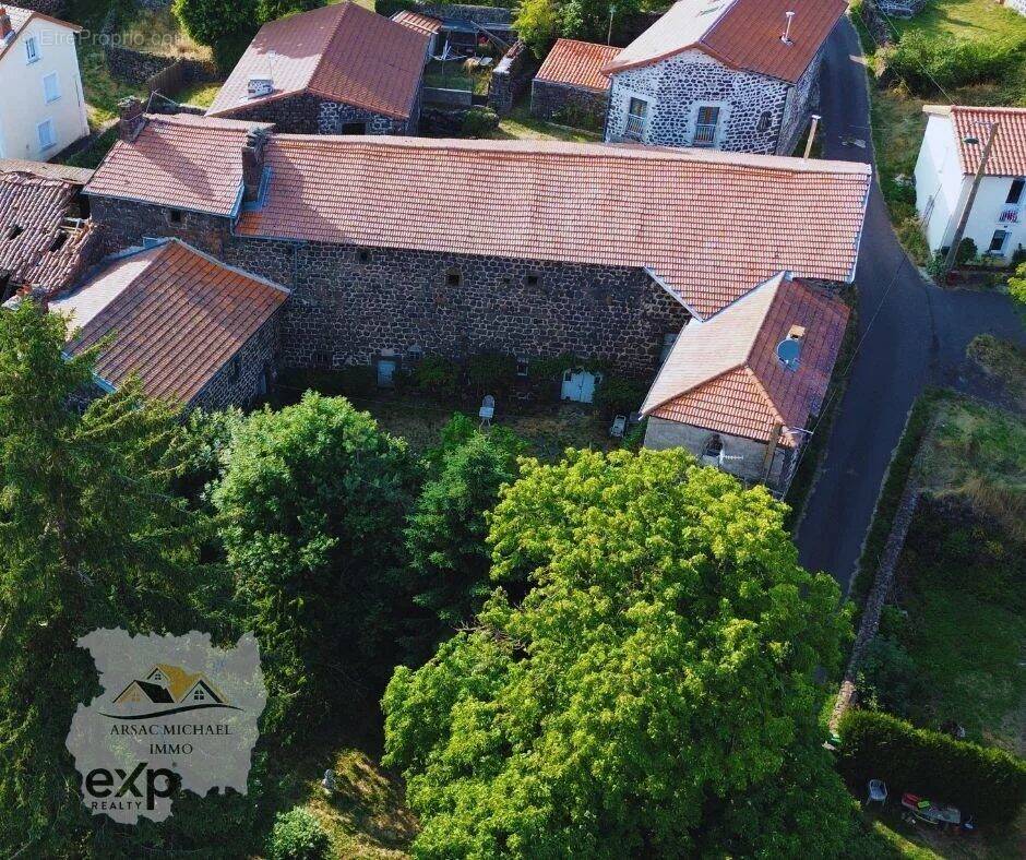 Maison à CAYRES