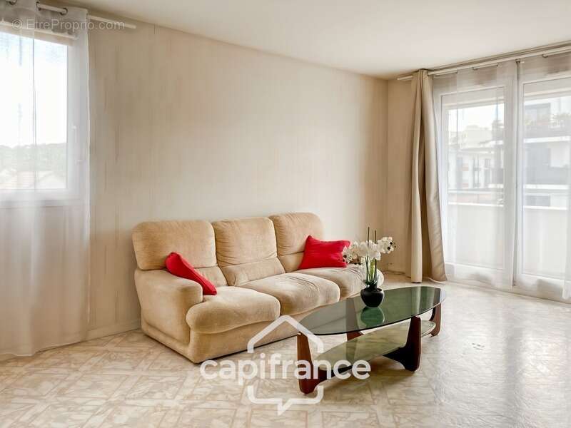 Appartement à SAINT-THIBAULT-DES-VIGNES