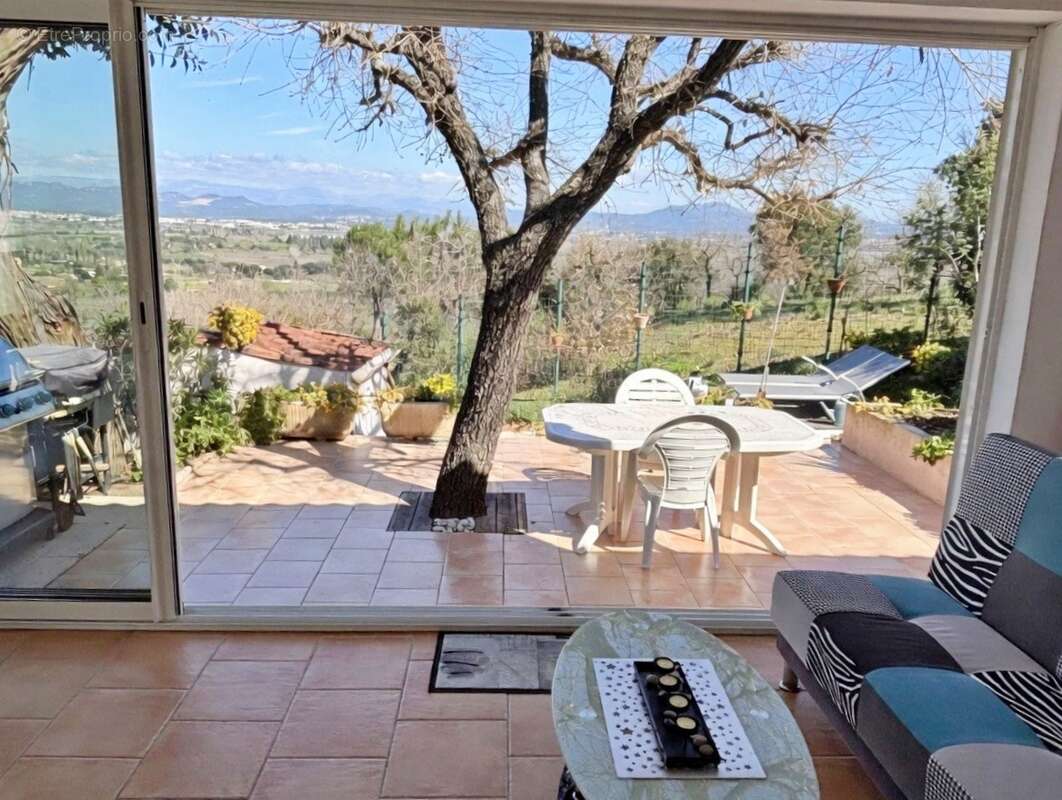 Maison à ROQUEBRUNE-SUR-ARGENS
