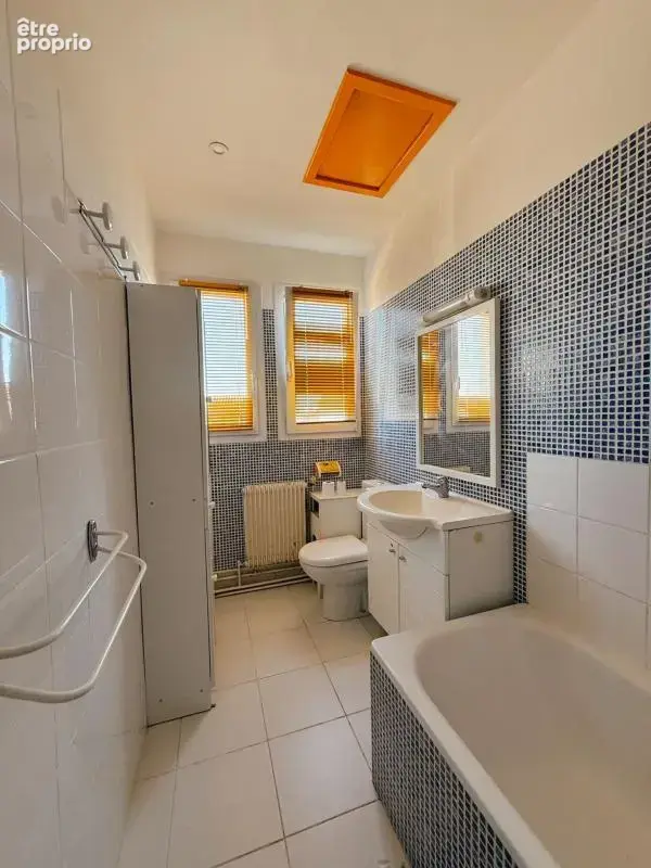 Maison familiale avec piscine et garage à proximité de la mer et des commerces - photo 7