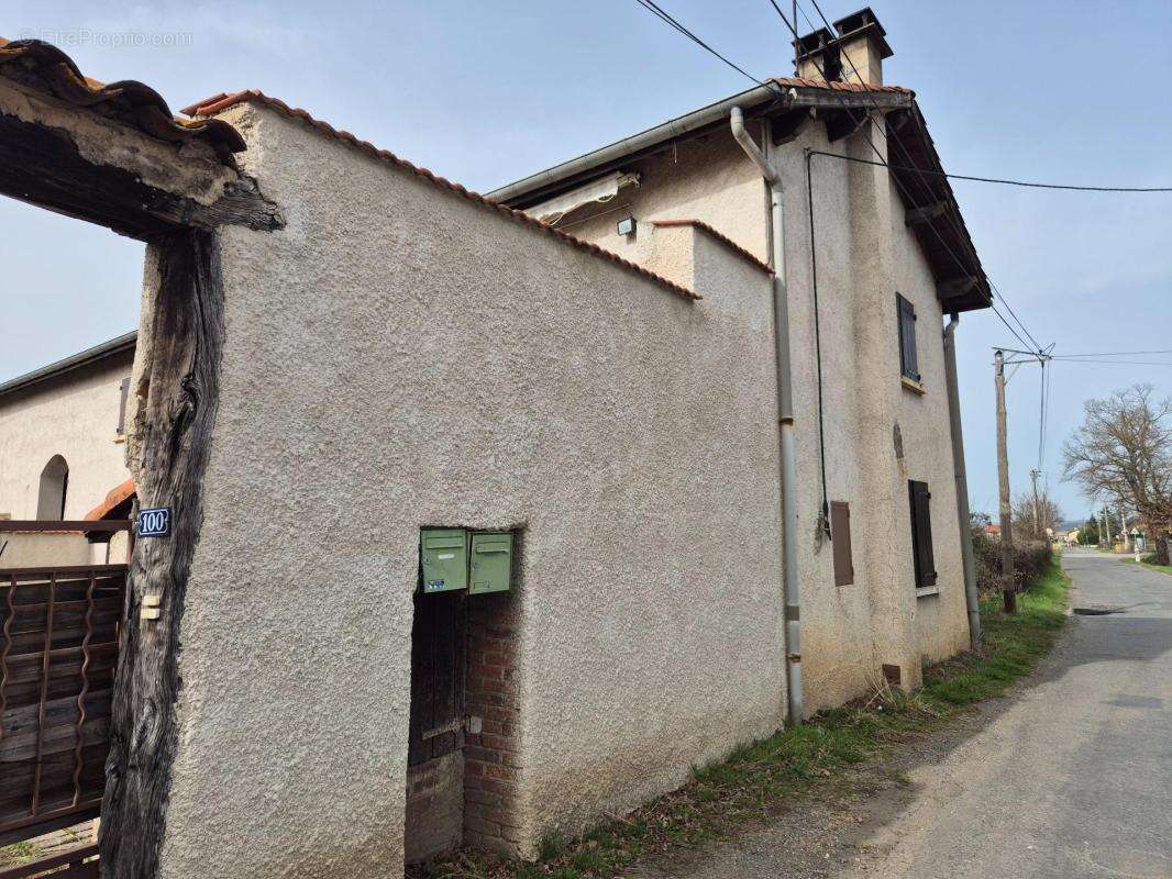 Appartement à VEAUCHE