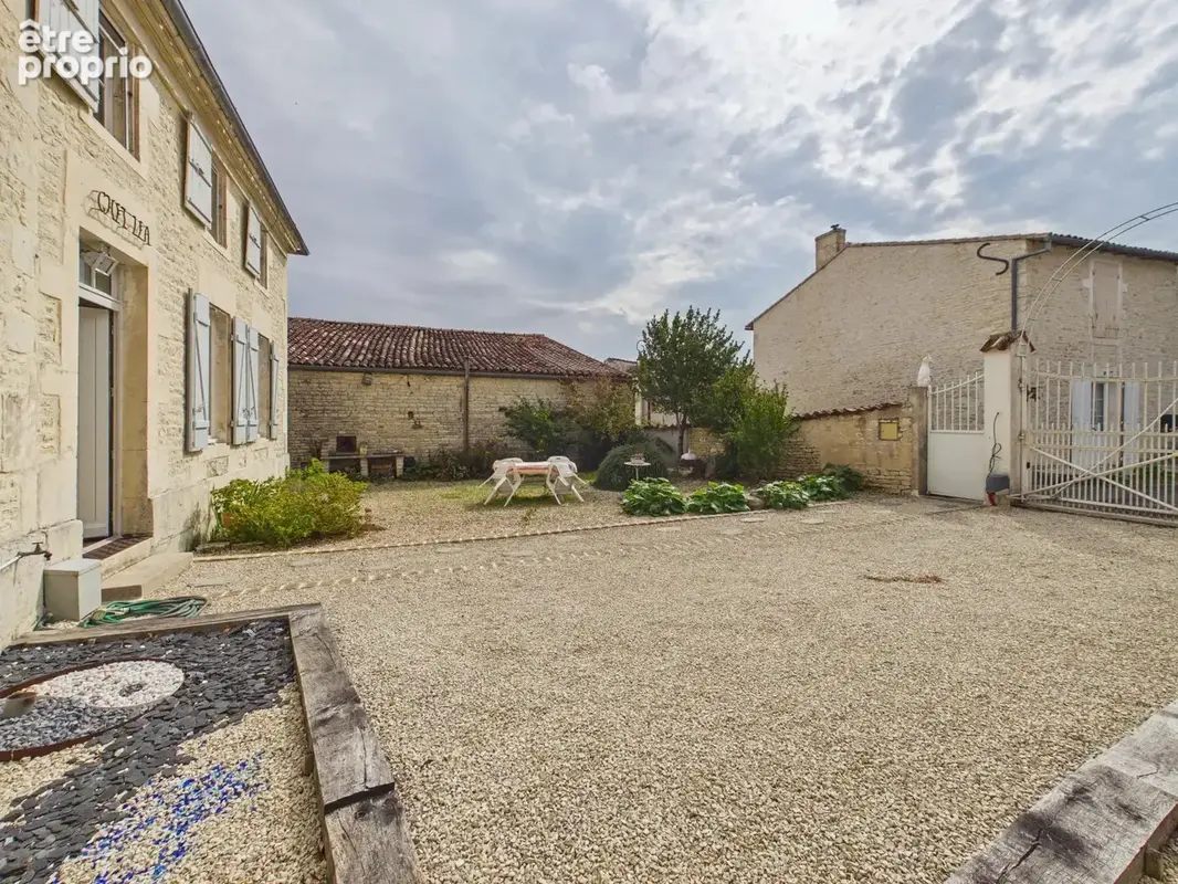 Maison de village avec cachet et dépendance de 136 m² - photo 15