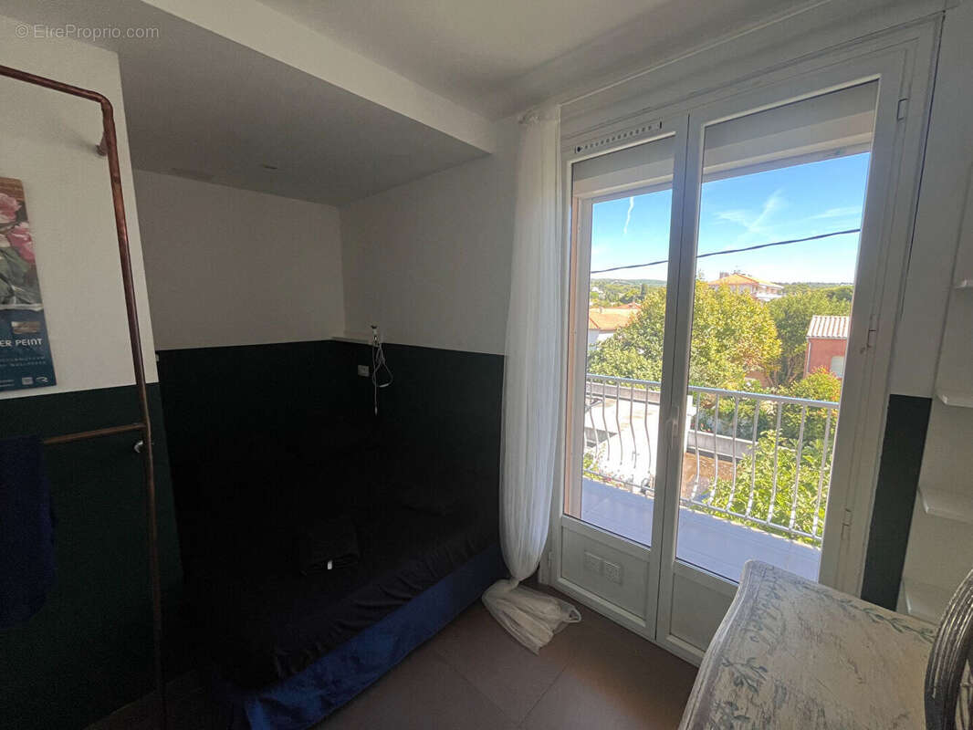 À deux pas des plages de La Ciotat Appartement T3/4 avec terrasse, aperçu mer et dernier étage - photo 7