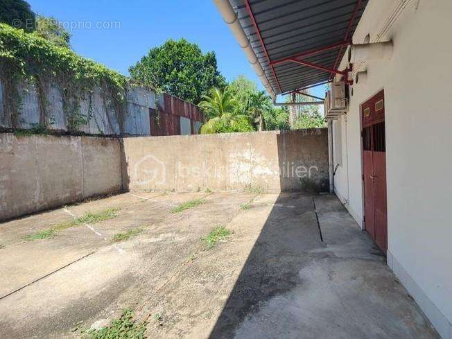 97300 – cayenne centre-ville – immeuble mixte 510 m² – 5 logements loués – locaux professionnels – ascenseur privatif – 4 statio - photo 20