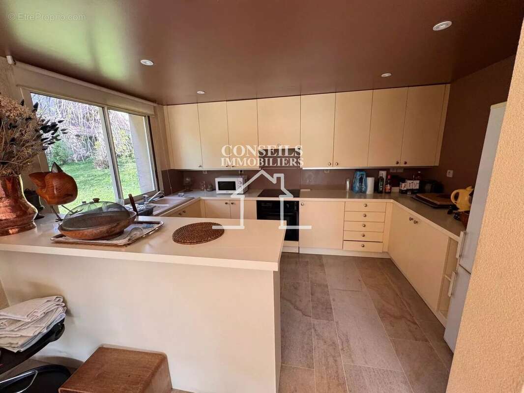 Maison à SAINT-JULIEN-DU-SAULT